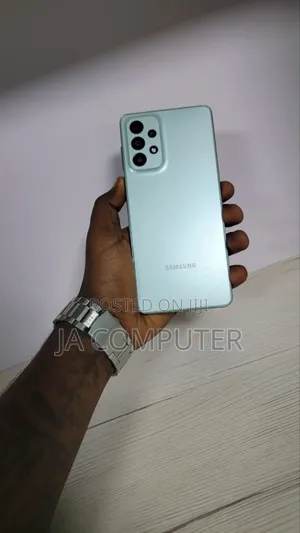 Photo - New Samsung Galaxy A73 5G 256 GB Green