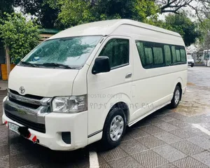 Photo - Toyota HiAce 2017 White