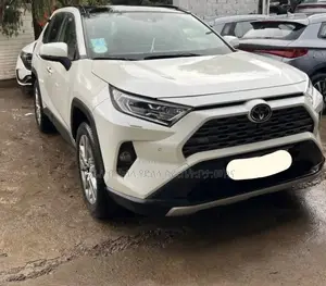 Photo - Toyota RAV4 2021 Ivory
