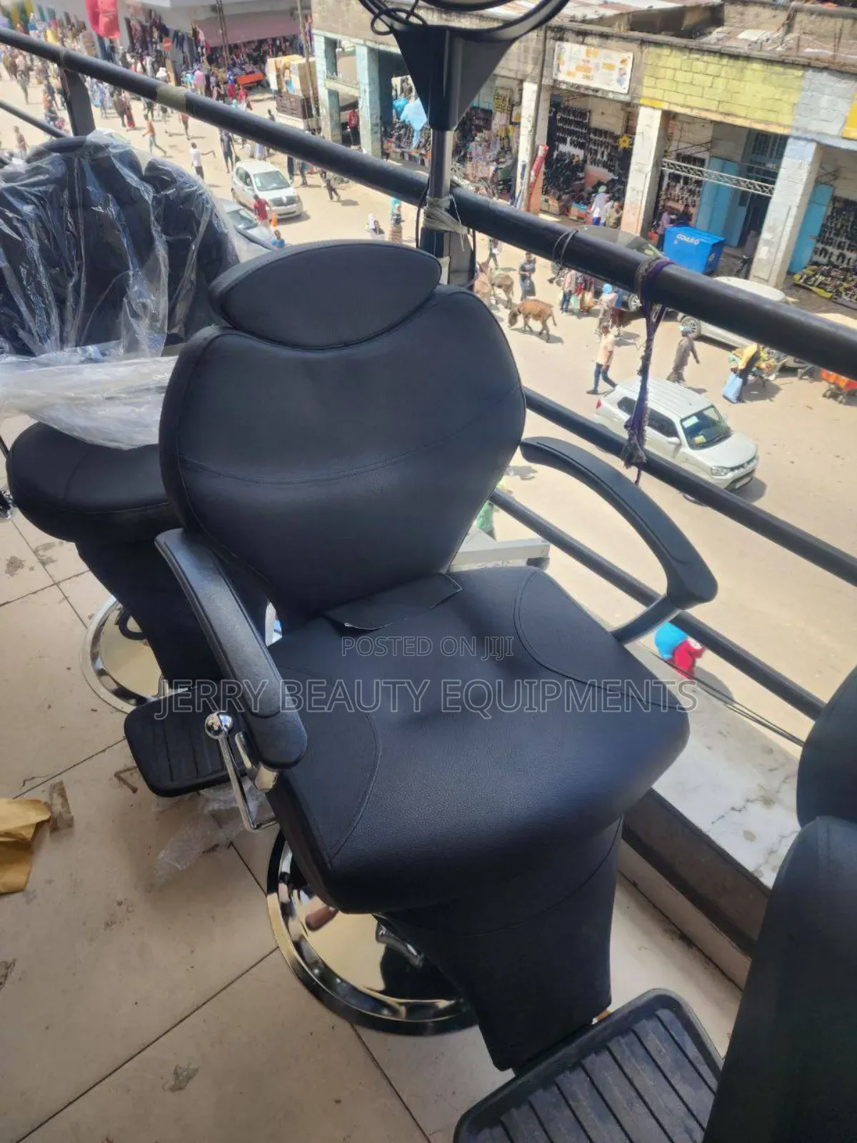 Chrome Hair Salon Chair
የውጪ የፀጉር ቤት ወንበር