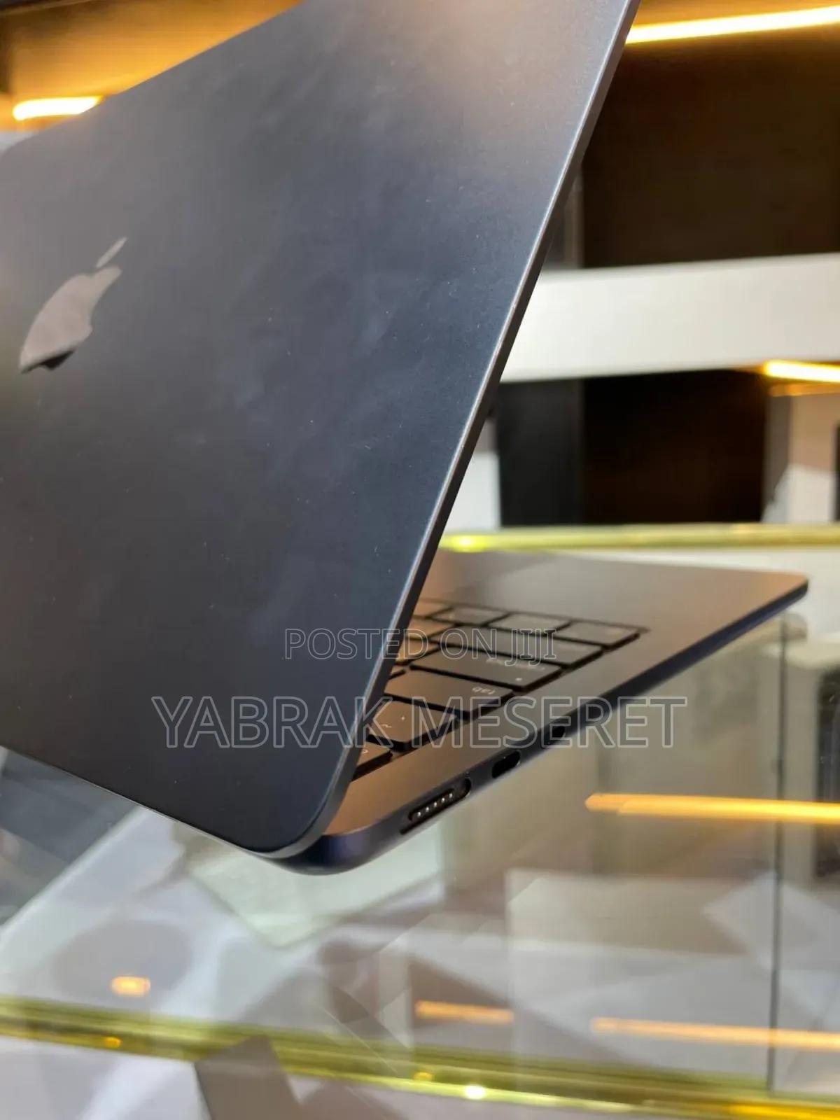 New Laptop Apple MacBook Air 2024 M3 13-Inch 8GB Apple M3 SSD 256GB