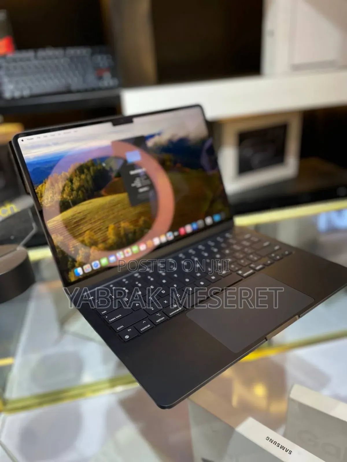 New Laptop Apple MacBook Air 2024 M3 13-Inch 8GB Apple M3 SSD 256GB