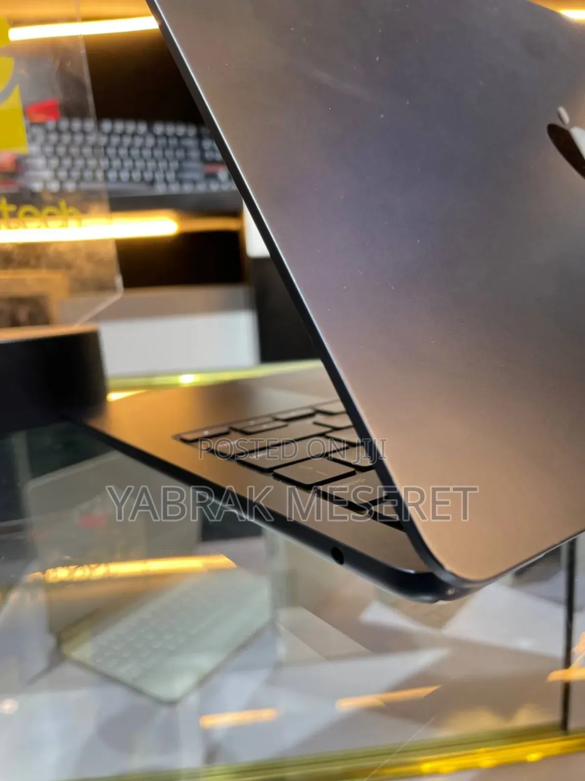 New Laptop Apple MacBook Air 2024 M3 13-Inch 8GB Apple M3 SSD 256GB