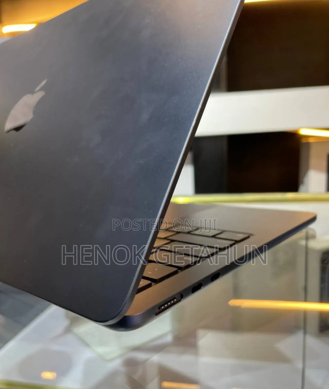 New Laptop Apple MacBook Air 2024 M3 13-Inch 8GB Apple M3 SSD 256GB