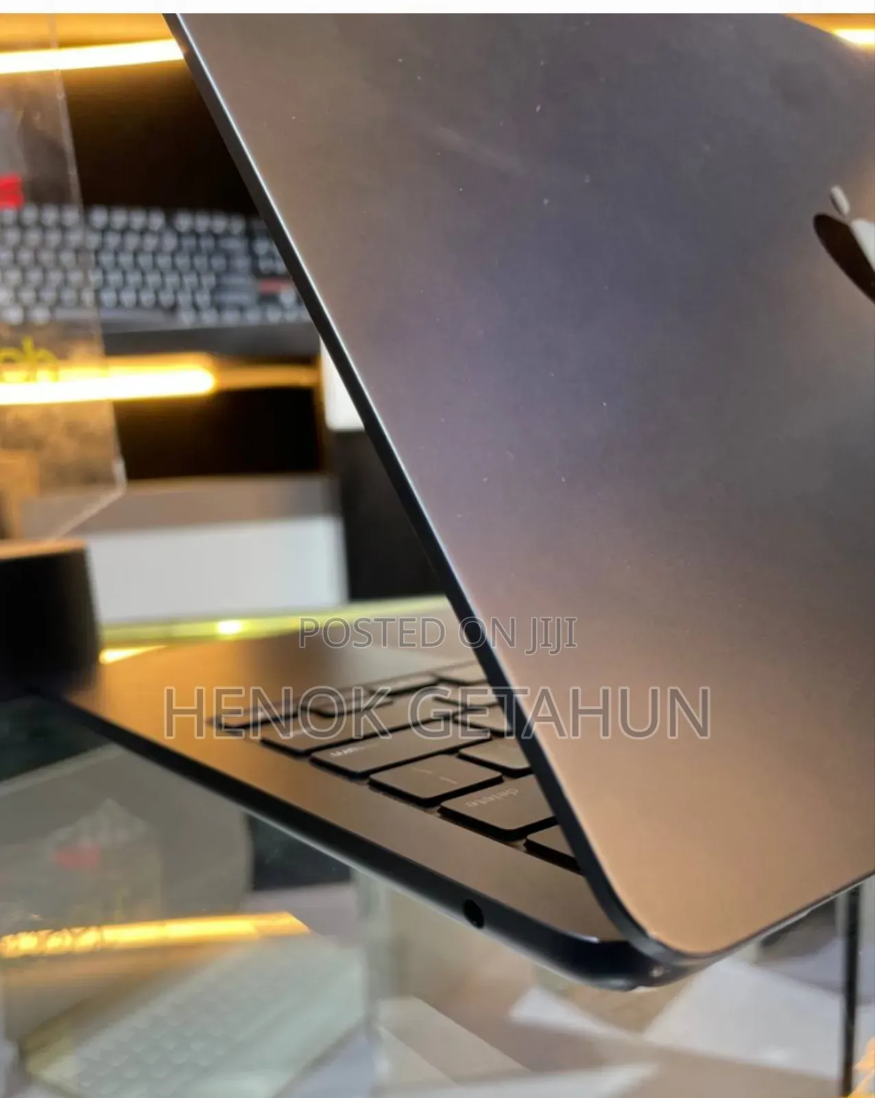 New Laptop Apple MacBook Air 2024 M3 13-Inch 8GB Apple M3 SSD 256GB