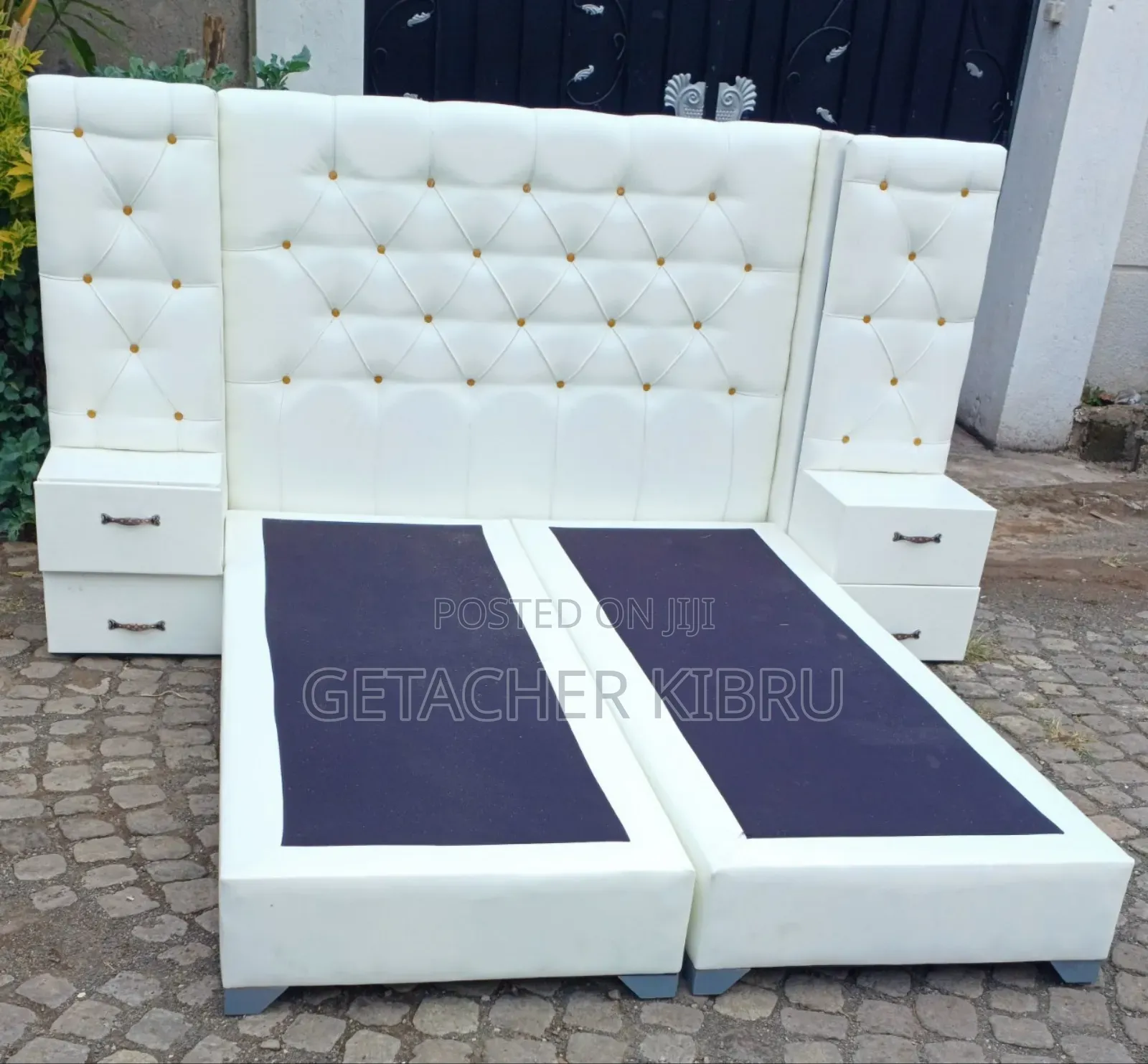 የሚሸጡ አዲስ አልጋ