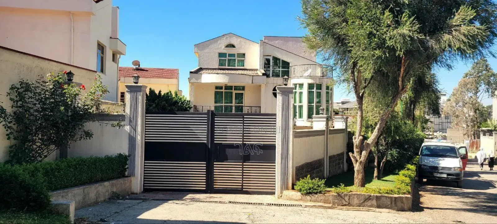 5bdrm House in በአስቸኳይ የሚሸጥ G+1+T, Bole for sale