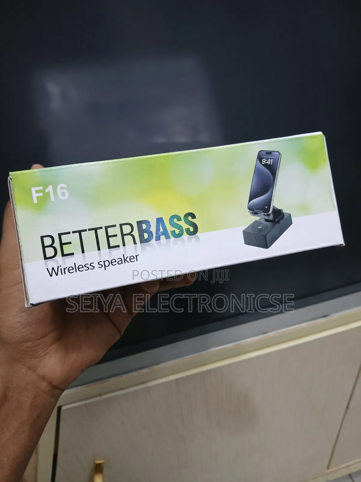 F16 Phone Holder Stand With in Bluetooth Speaker