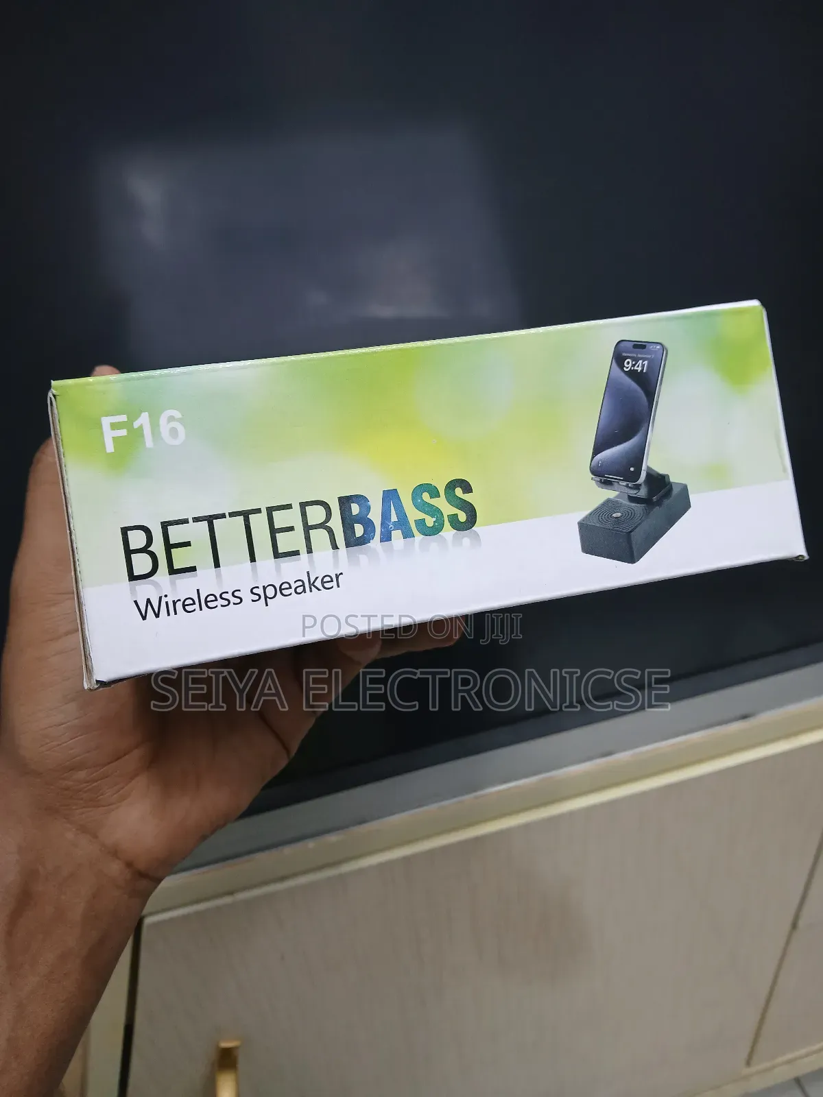 F16 Phone Holder Stand With in Bluetooth Speaker