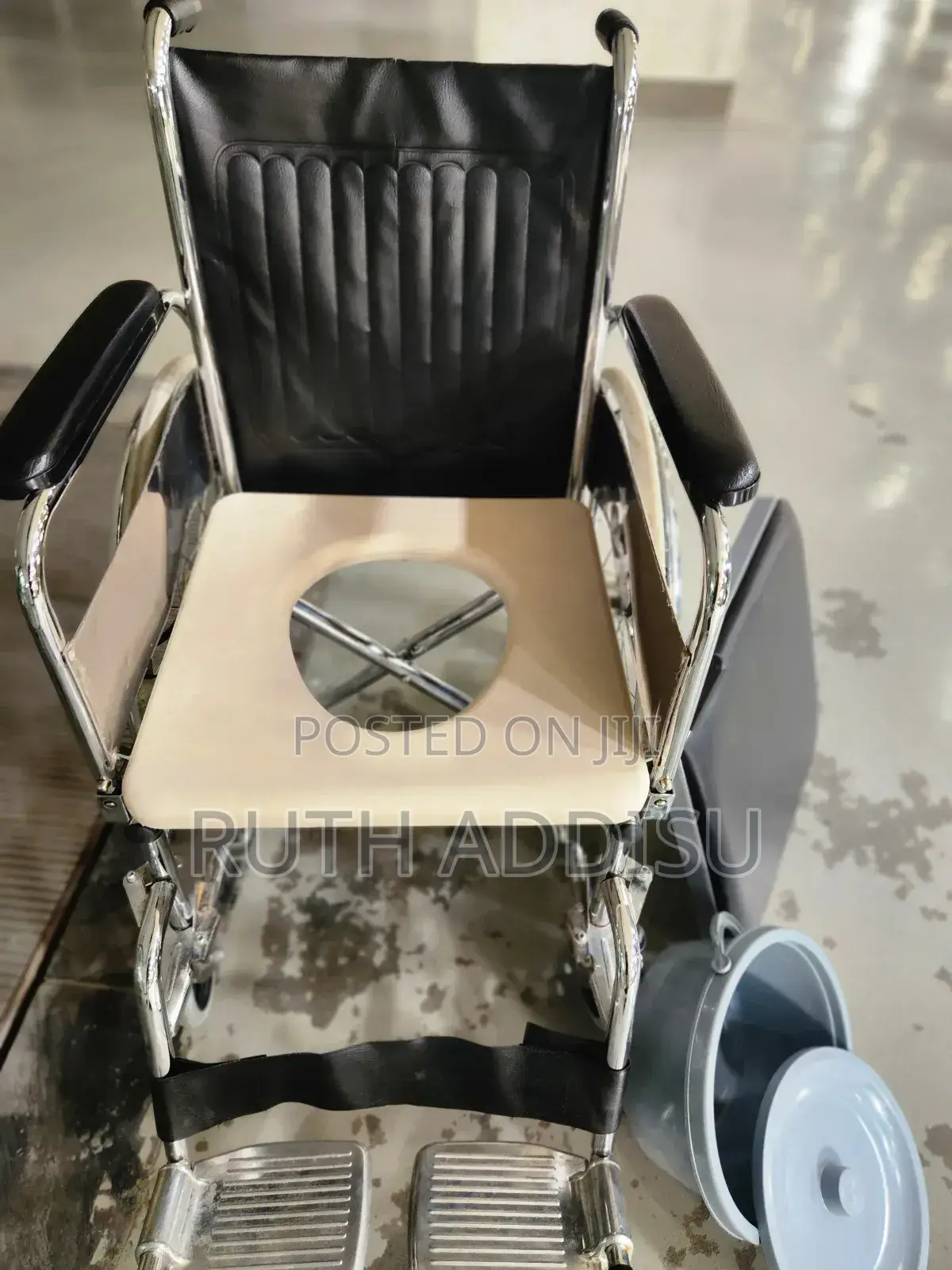 Commode Wheelchair上午commode Wheelchair的遊commode Wheelchair