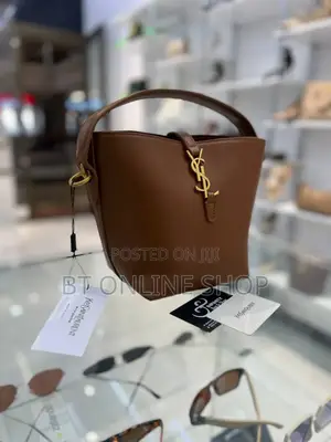 Photo - Saint Laurent Le 37