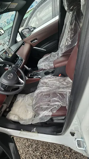 New Toyota Corolla LE 2024 White