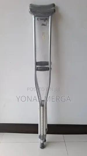 Photo - Crutches Are Mobility Aids屇نwalk and Move Around\\Crutches