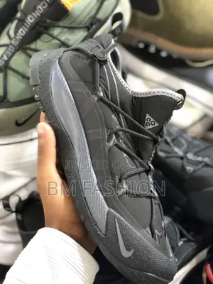 Photo - Nike Gortex Men’S Hiking Sneakers Black