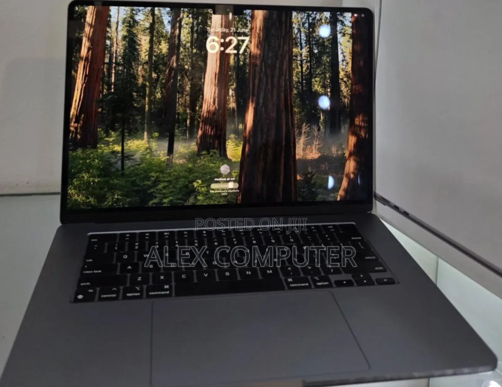 New Laptop Apple MacBook Air 2024 M3 15-Inch 8GB Apple M3 SSD 256GB