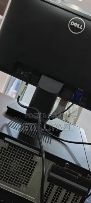 Photo - New Dell Inspiron 27 All-in-One 4GB Intel Core I5 SSD 500GB