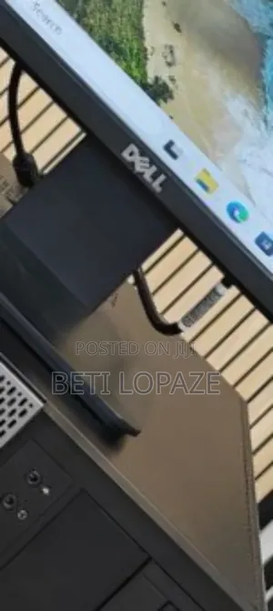 New Dell Inspiron 27 All-in-One 4GB Intel Core I5 SSD 500GB