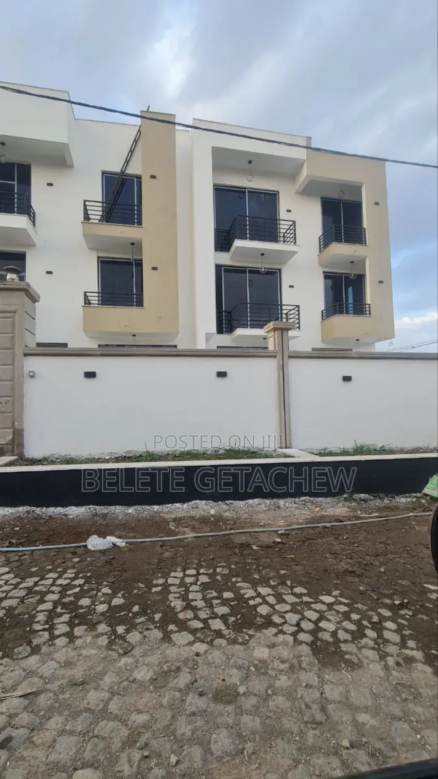8bdrm House in Ayat Zone, G+2, Bole for sale