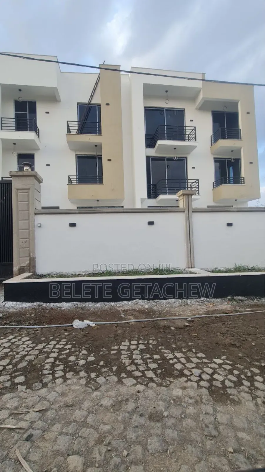 8bdrm House in Ayat Zone, G+2, Bole for sale