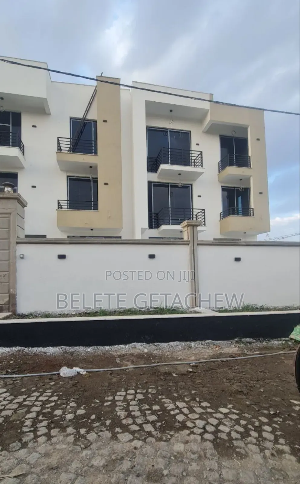 8bdrm House in Ayat Zone, G+2, Bole for sale