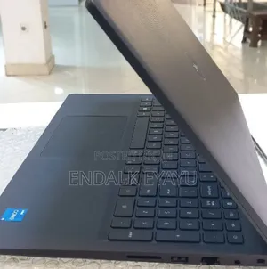 New Laptop Dell Vostro 3520 8GB Intel Core I5 SSD 1T