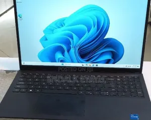 New Laptop Dell Vostro 3520 8GB Intel Core I5 SSD 1T