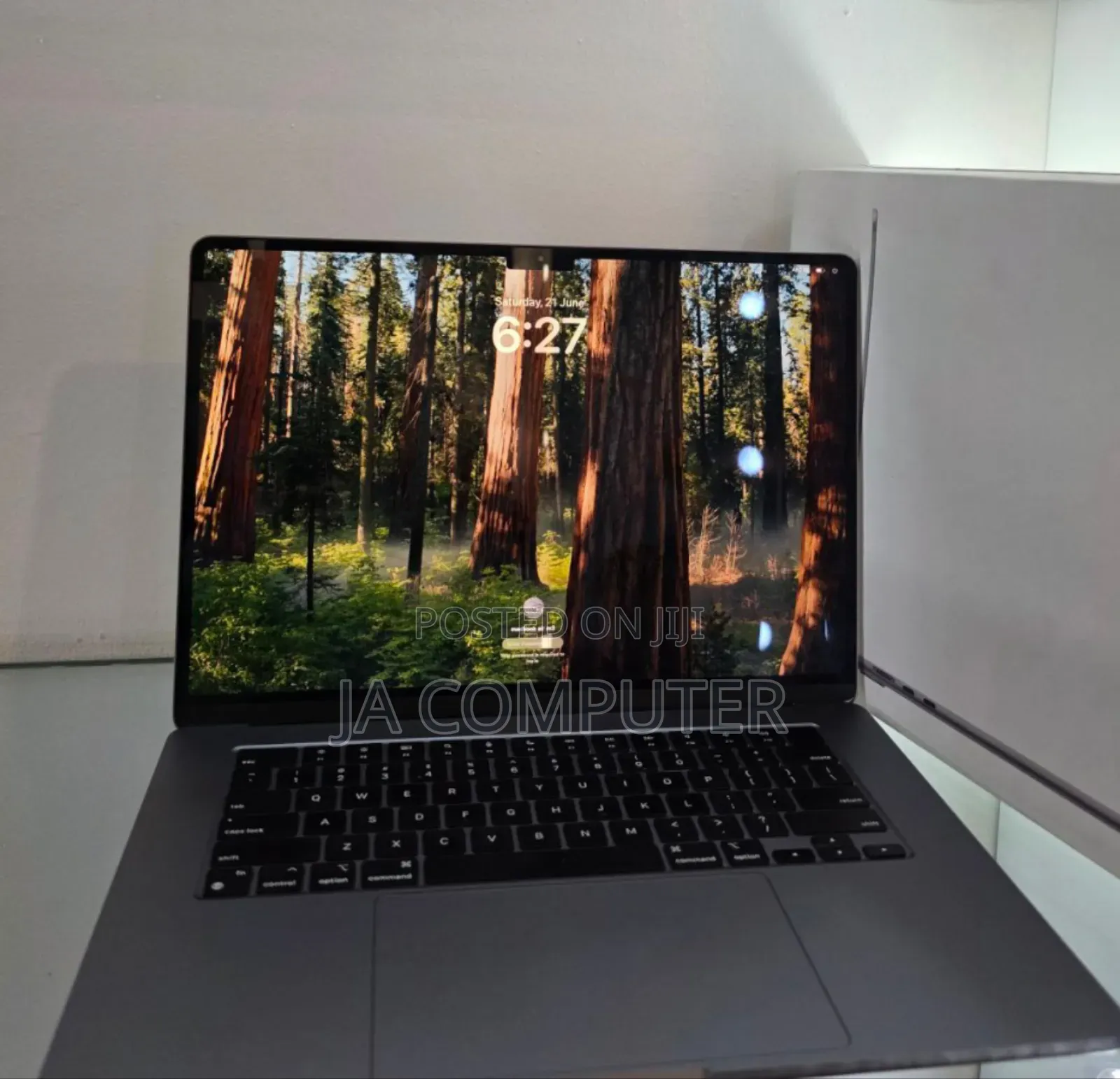 New Laptop Apple MacBook Air 2024 M3 15-Inch 8GB Apple M3 SSD 256GB