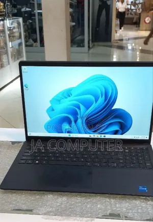 Photo - New Laptop Dell Vostro 3520 8GB Intel Core I5 SSD 1T