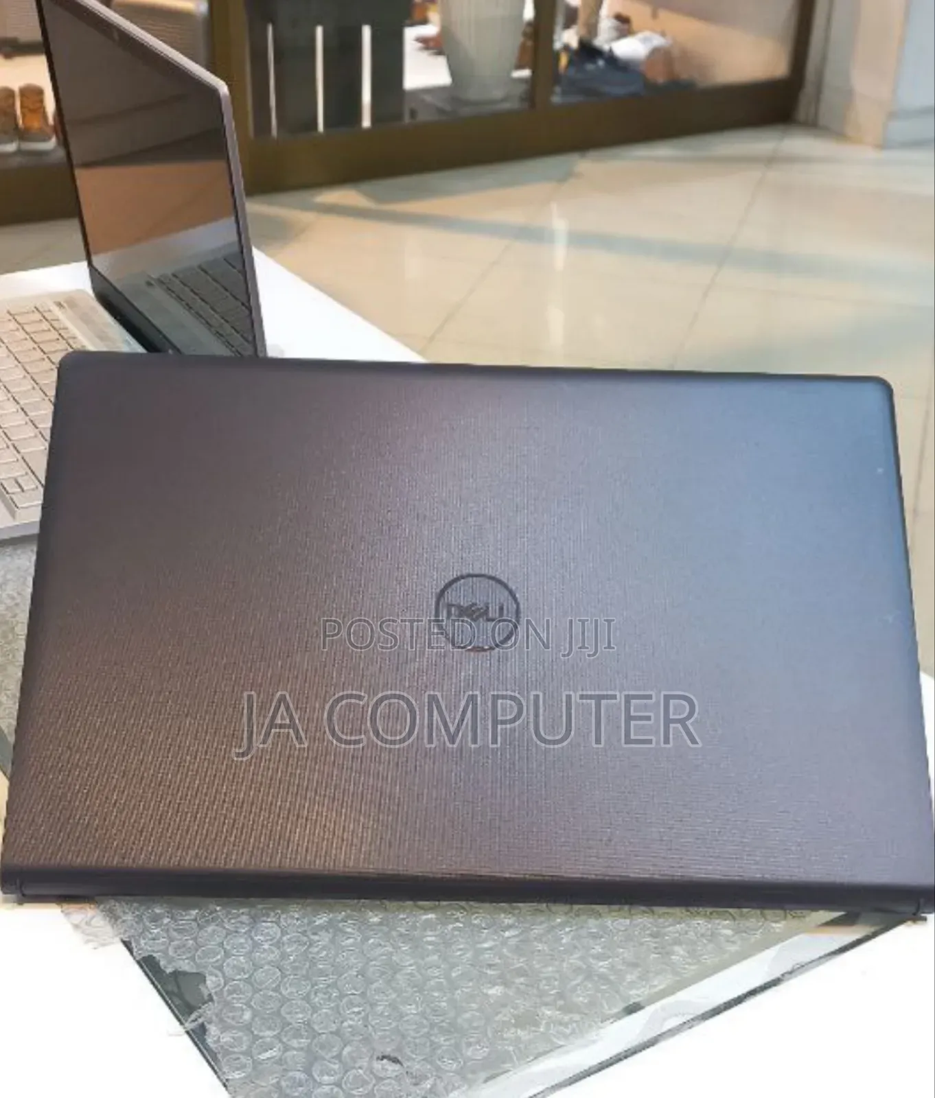 New Laptop Dell Vostro 3520 8GB Intel Core I5 SSD 1T