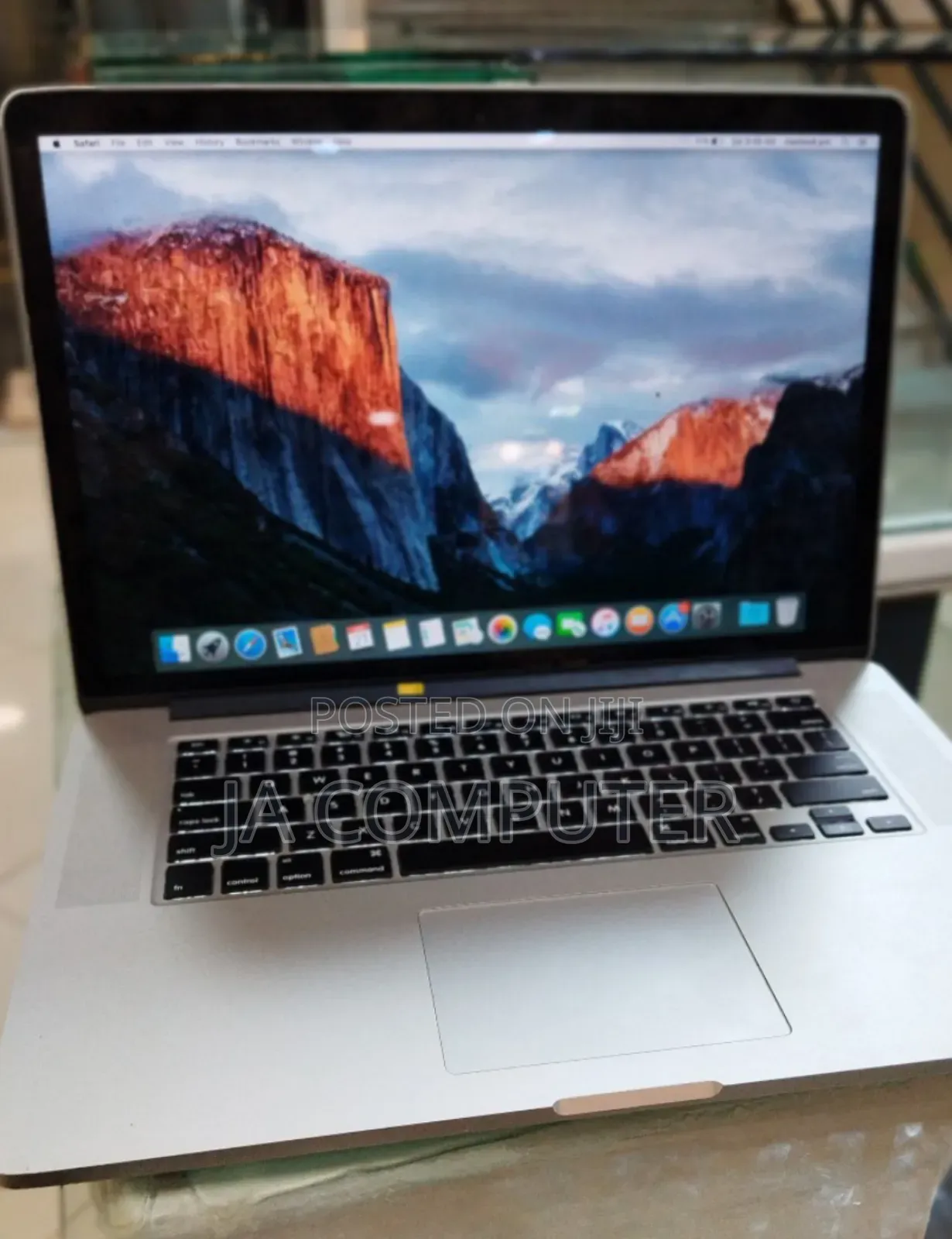 New Laptop Apple MacBook Pro 2015 16GB Intel Core I7 SSD 256GB