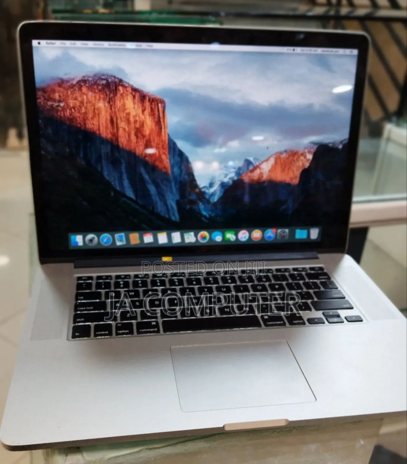 New Laptop Apple MacBook Pro 2015 16GB Intel Core I7 SSD 256GB