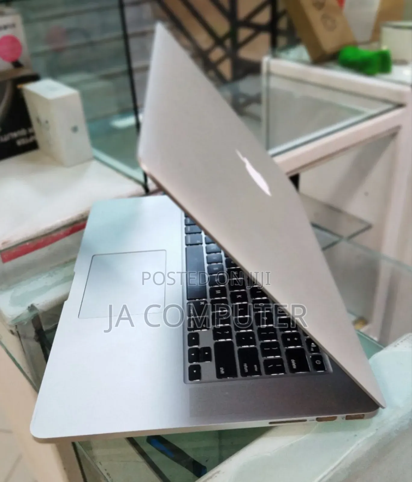 New Laptop Apple MacBook Pro 2015 16GB Intel Core I7 SSD 256GB