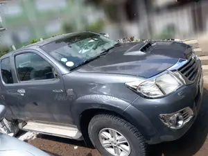 Photo - Toyota Hilux 2014 Gray