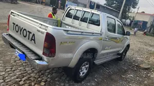 Toyota Hilux 2009 Gray