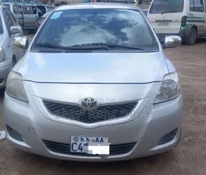 Photo - Toyota Yaris 2009 Silver