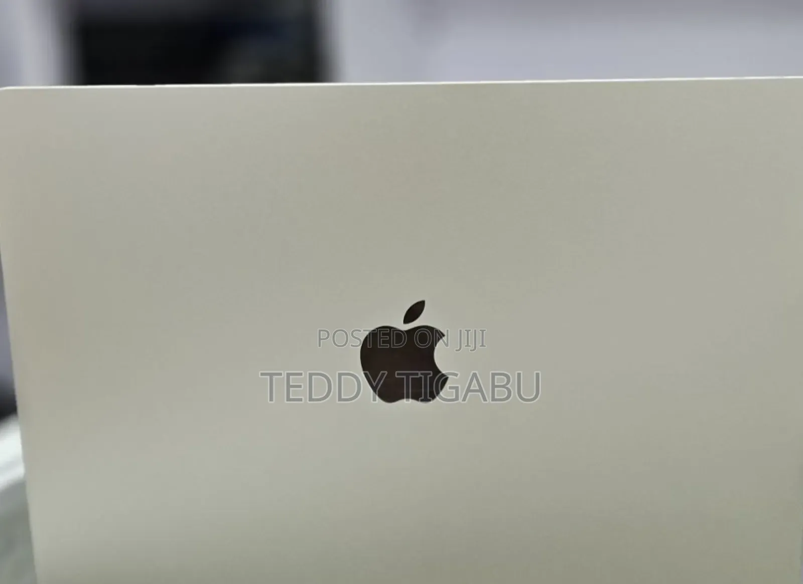 New Laptop Apple MacBook Air 2024 M3 13-Inch 8GB Apple M3 SSD 512GB