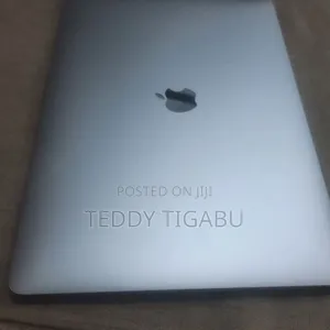 Photo - New Laptop Apple MacBook Pro 2017 16GB Intel Core I7 SSD 512GB