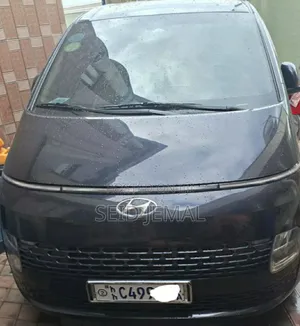 Photo - Hyundai Staria 2024 Gray