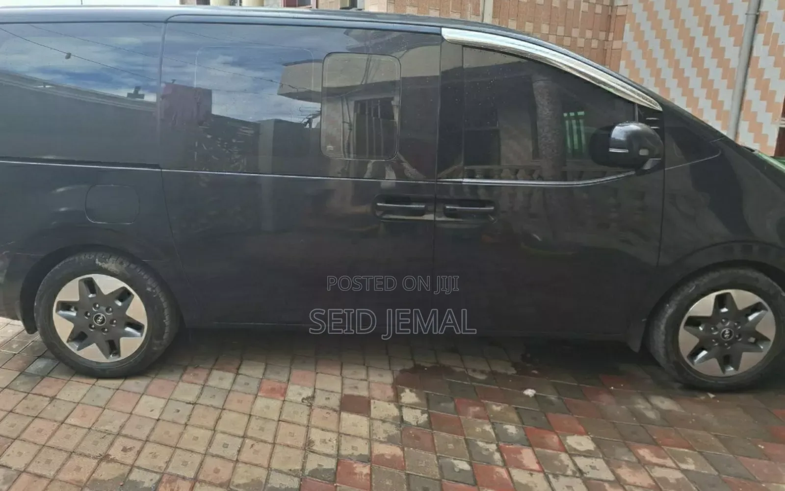 Hyundai Staria 2024 Gray