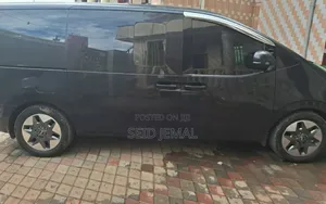 Hyundai Staria 2024 Gray