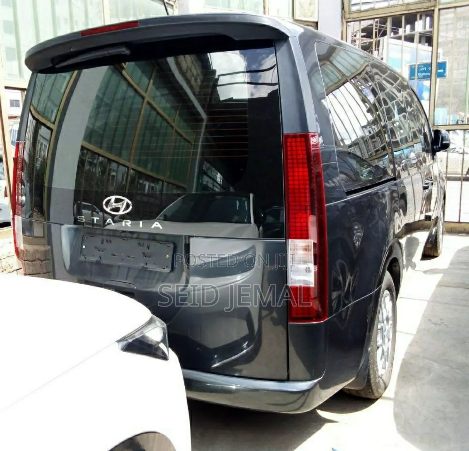 Hyundai Staria 2024 Gray