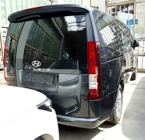 Hyundai Staria 2024 Gray
