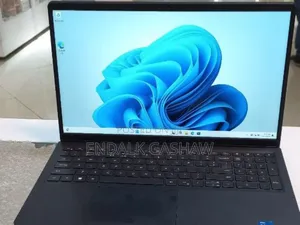 Photo - New Laptop Dell Vostro 3520 8GB Intel Core I5 SSD 1T