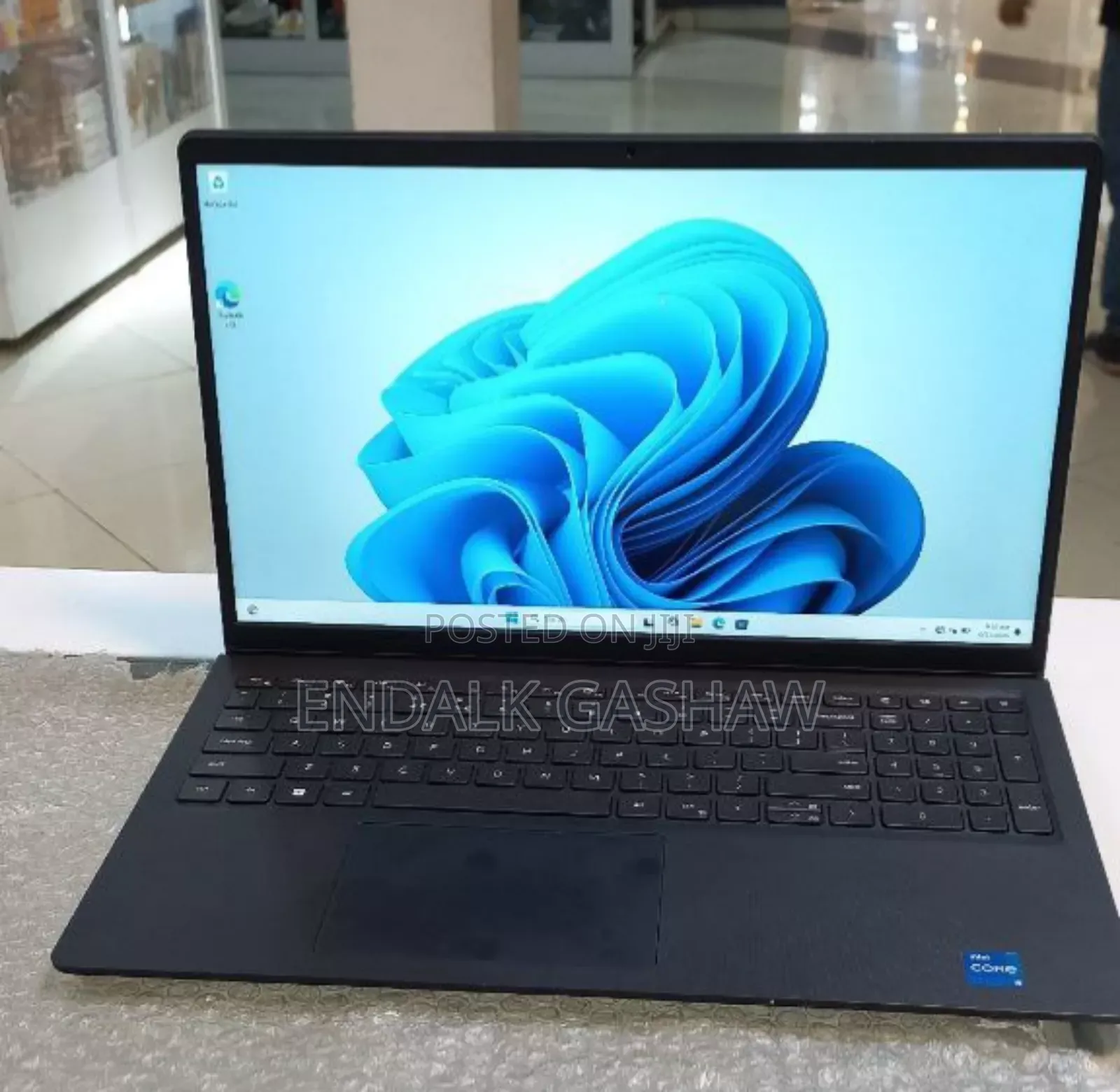 New Laptop Dell Vostro 3520 8GB Intel Core I5 SSD 1T