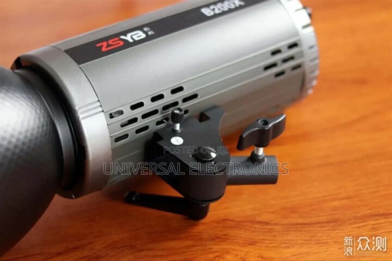 Studio 200 Watt Rechreagble Handheld Spot Light With Cri 97+