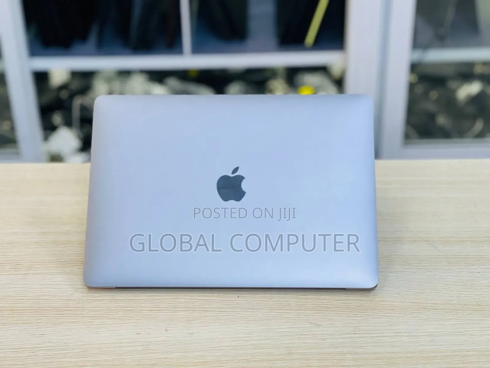 New Laptop Apple MacBook Pro 2020 M1 8GB Apple M1 SSD 256GB