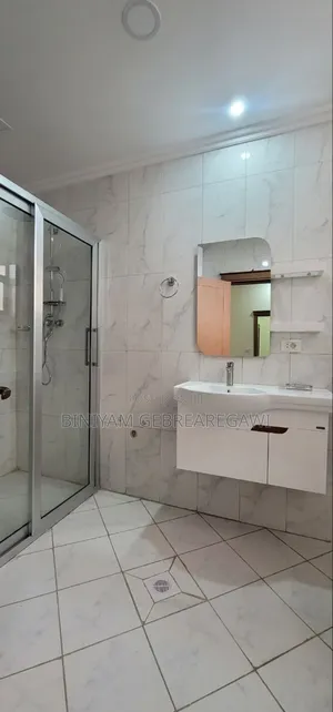 3bdrm Apartment in Apartment, Yeka for rent