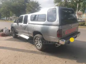 Photo - Toyota Hilux 2003 Silver