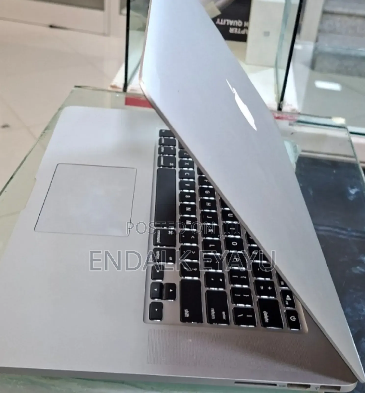 New Laptop Apple MacBook Pro 16GB Intel Core I7 SSD 256GB