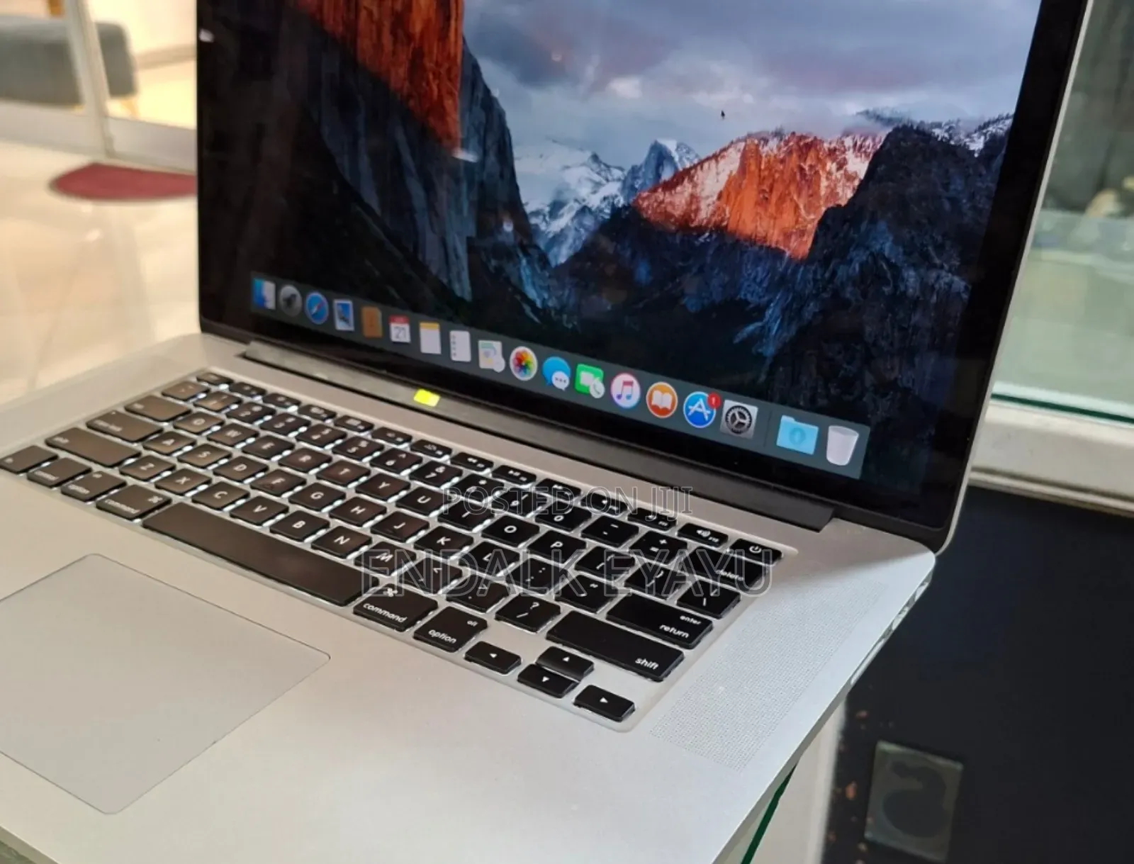 New Laptop Apple MacBook Pro 16GB Intel Core I7 SSD 256GB